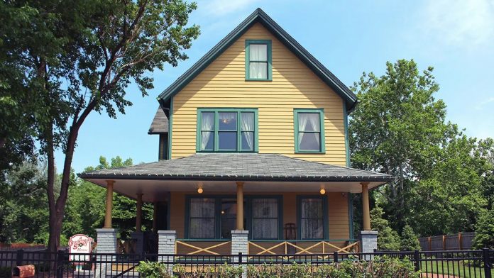 'Home Alone' house and other popular Christmas movie locations to visit in America