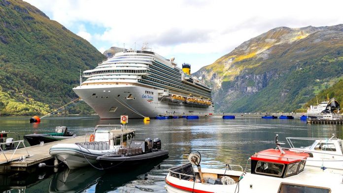 Cruise buffet guests face surprise charges for taking food back to cabins