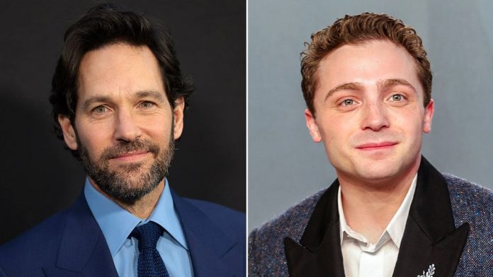 Hollywood actor blasts airplane mode as 'nonsense' in hilarious podcast flight rant