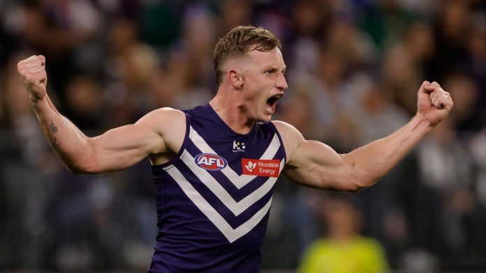 Dockers finally see off Dogs to all but seal minor premiership with three rounds to spare