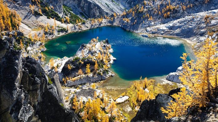 Husband and wife get trapped in premier hiking destination; only one of them makes it out alive
